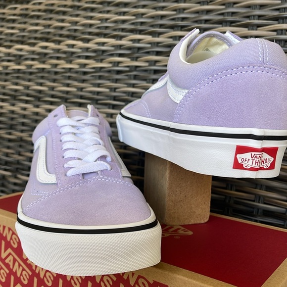 •Vans Men’s Old Skool Color Theory Purple Heath
VN0A5JMIZS0
Sneakers - Picture 11 of 16